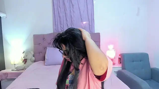 Latinabombsheell online show from March 13, 7:20 pm