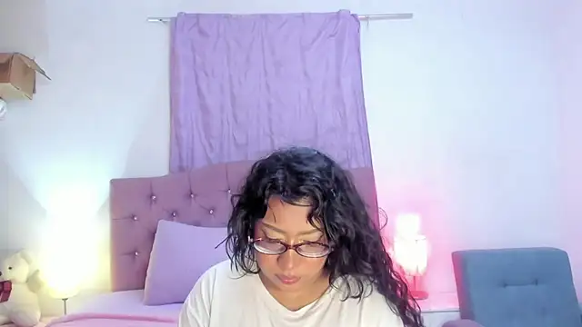 Latinabombsheell online show from March 30, 4:35 am