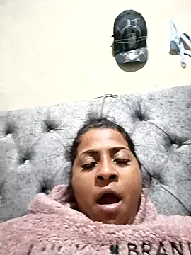 Giselabrunette25 online show from May 7, 4:51 am