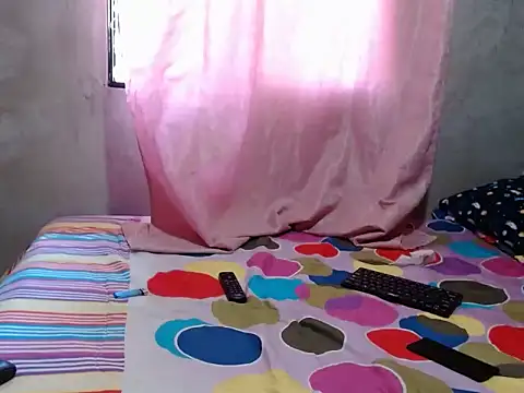 Giselabrunette25 online show from May 22, 4:56 pm