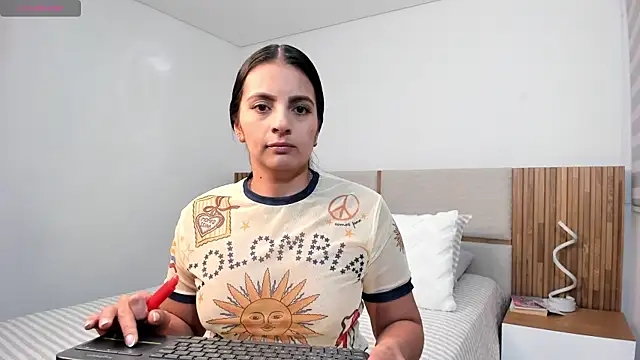 MalejaDiaz  online show from July 3, 9:54 pm