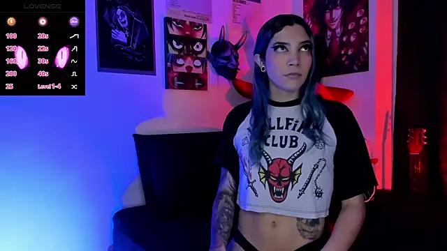 sofi pretty uwu- online show from December 21, 10:39 pm