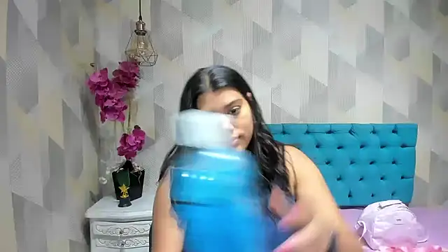 LindaBreeS online show from May 19, 2:34 pm