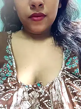 Snapshot of sexyindi_couple chatting on May 1, 8:41 am sexyindi couple online show from May 1, 8:41 am