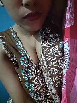 Snapshot of sexyindi_couple chatting on June 8, 1:11 pm sexyindi couple online show from June 8, 1:11 pm