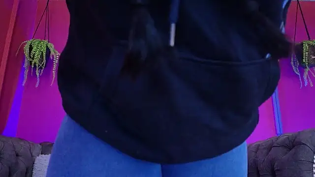 Julieta Russell online show from April 7, 11:54 am