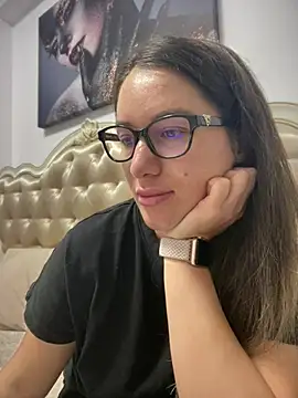 Snapshot of HotXMom chatting on June 12, 6:23 am HotXMom online show from June 12, 6:23 am