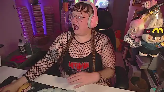 FatVeronica online show from June 18, 7:18 pm