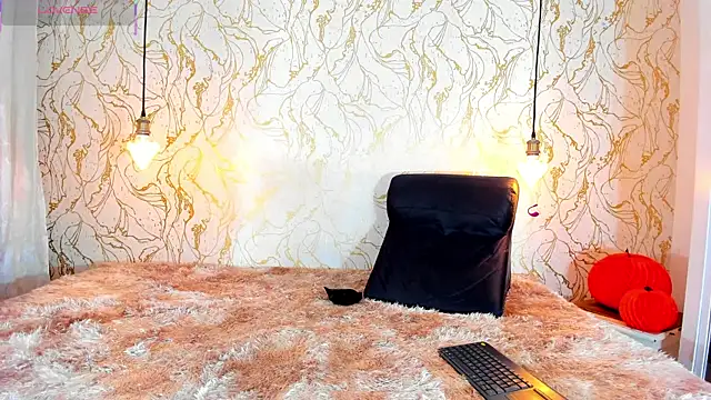 NATALIE PARKERR online show from November 7, 12:27 pm