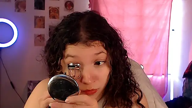 Snapshot of AllyDonfort chatting on April 28, 9:53 pm AllyDonfort online show from April 28, 9:53 pm