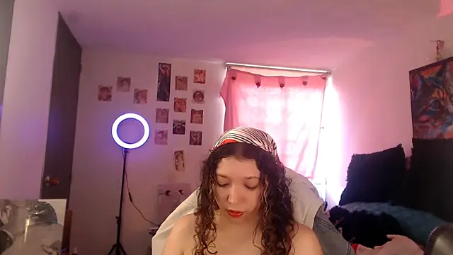 Snapshot of AllyDonfort chatting on June 5, 8:47 pm AllyDonfort online show from June 5, 8:47 pm