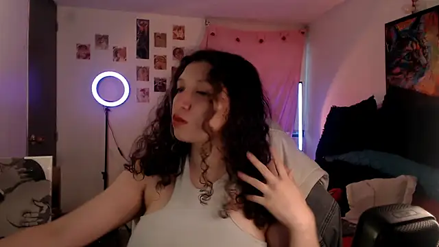 Snapshot of AllyDonfort chatting on June 9, 10:21 pm AllyDonfort online show from June 9, 10:21 pm