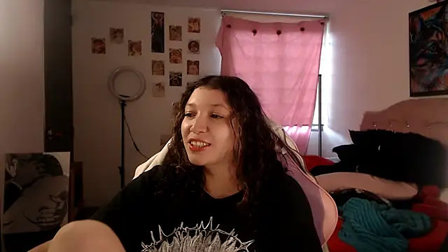 Snapshot of AllyDonfort chatting on June 12, 9:25 pm AllyDonfort online show from June 12, 9:25 pm