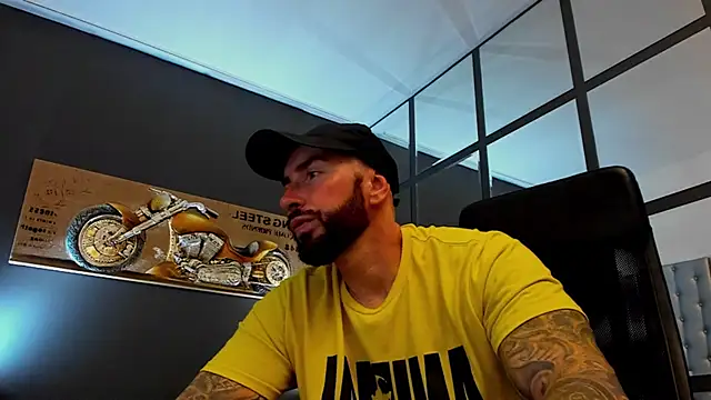 Snapshot of AronGrant chatting on July 14, 8:41 am AronGrant online show from July 14, 8:41 am