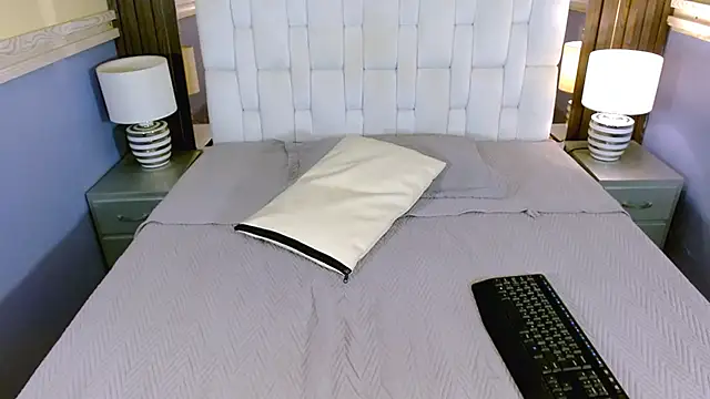 Nicole Ramires online show from March 19, 5:17 pm