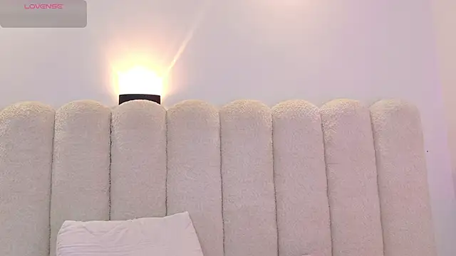 Mia rom11 online show from November 15, 12:02 pm