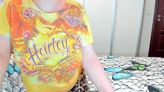 Adelamilfsex online show from April 19, 1:10 pm