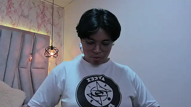 Emmapark  online show from March 4, 7:01 pm