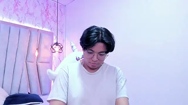 Emmapark  online show from March 15, 1:30 am