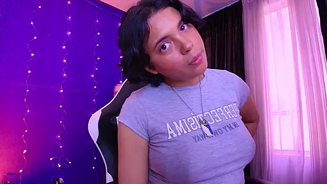 Emmapark  online show from January 9, 7:15 pm