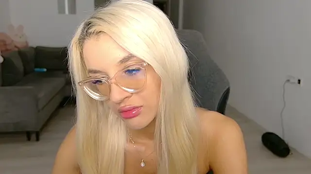 Snapshot of LovelyBianca chatting on July 18, 7:17 pm LovelyBianca online show from July 18, 7:17 pm