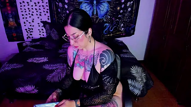 Snapshot of alice_666f chatting on May 13, 8:27 pm alice 666f online show from May 13, 8:27 pm