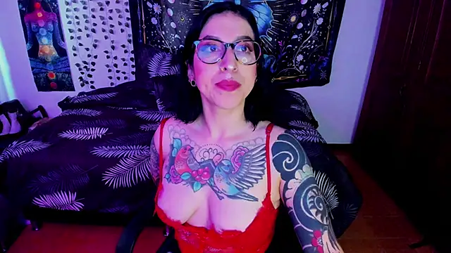 Snapshot of alice_666f chatting on June 1, 1:57 pm alice 666f online show from June 1, 1:57 pm