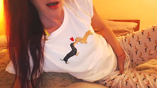 Snapshot of LovelyAndraGirl chatting on February 7, 6:44 pm LovelyAndraGirl online show from February 7, 6:44 pm