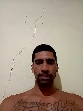 Snapshot of adriabis013 chatting on January 12, 10:15 pm adriabis013 online show from January 12, 10:15 pm