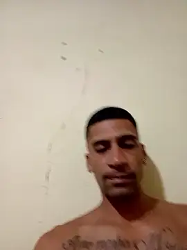 Snapshot of adriabis013 chatting on January 17, 12:10 pm adriabis013 online show from January 17, 12:10 pm