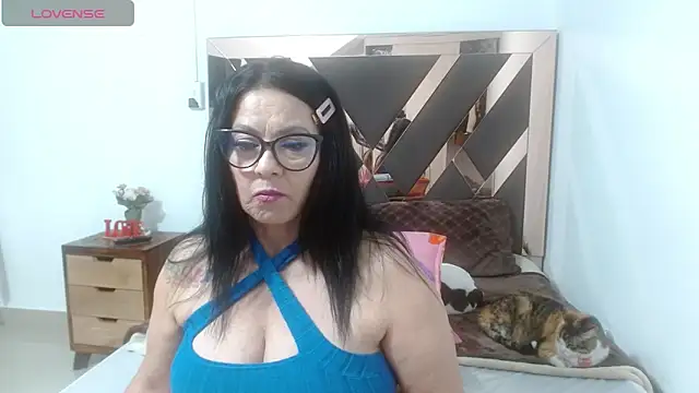 lindaesmeralda online show from April 7, 10:26 am