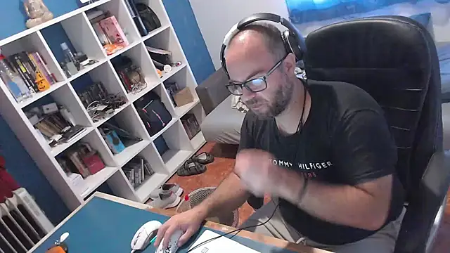 ravingr4d4 online show from September 23, 8:39 am