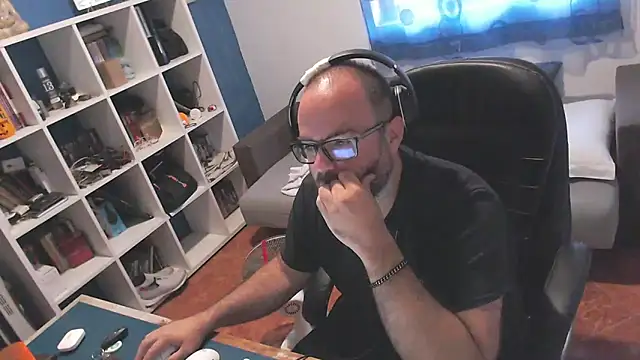 ravingr4d4 online show from September 29, 8:08 am