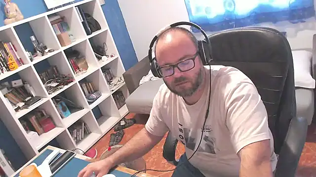 ravingr4d4 online show from September 30, 1:05 pm