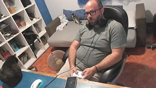 ravingr4d4 online show from October 1, 8:48 pm