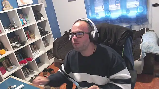 ravingr4d4 online show from November 4, 1:43 pm