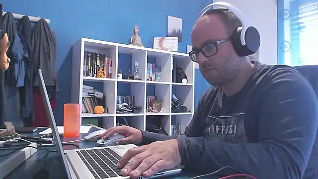 ravingr4d4 online show from November 6, 9:54 am