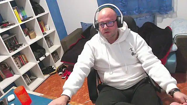 ravingr4d4 online show from December 18, 10:38 pm