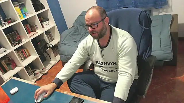 ravingr4d4 online show from January 11, 1:10 am