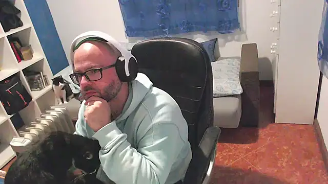 ravingr4d4 online show from March 8, 8:01 pm