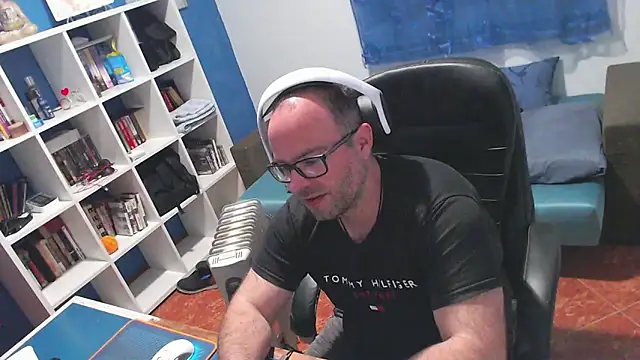 ravingr4d4 online show from April 4, 7:55 pm