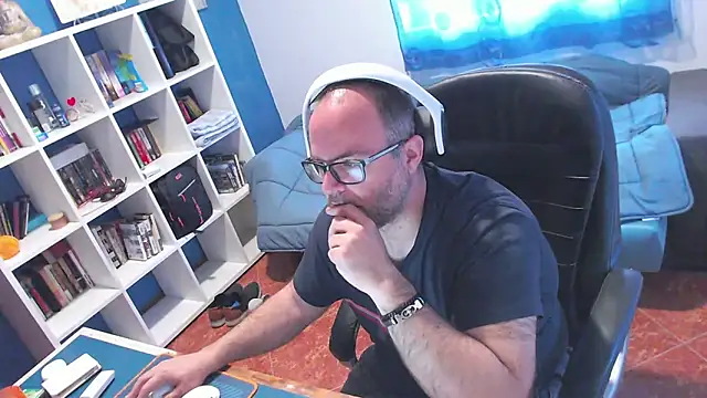 ravingr4d4 online show from April 6, 9:10 am