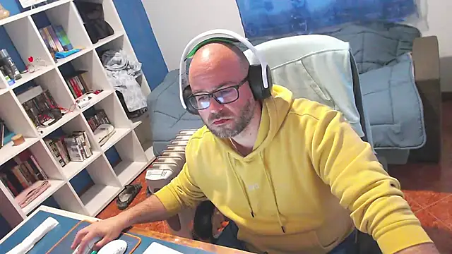 ravingr4d4 online show from April 14, 1:28 pm