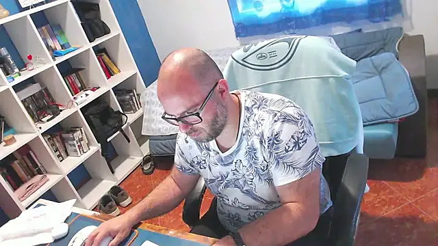 ravingr4d4 online show from April 15, 8:10 am