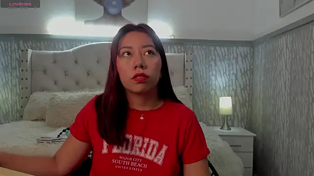 sexylaurita online show from May 8, 11:04 am