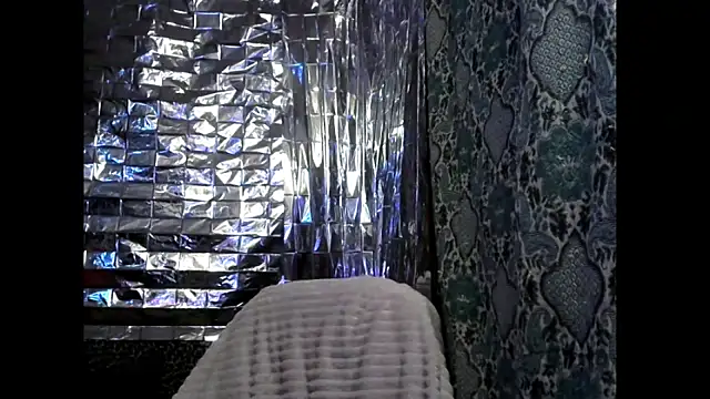 wLESLYMOSw online show from February 1, 7:34 pm