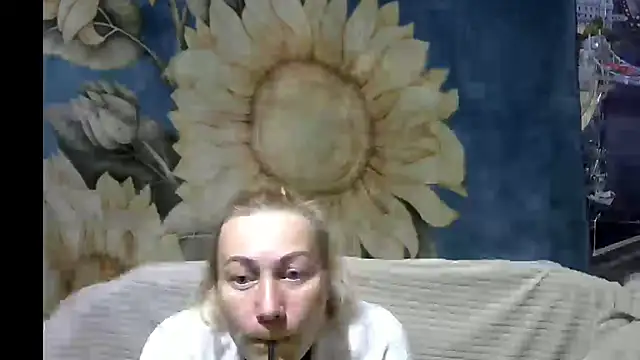 wLESLYMOSw online show from April 4, 5:10 pm