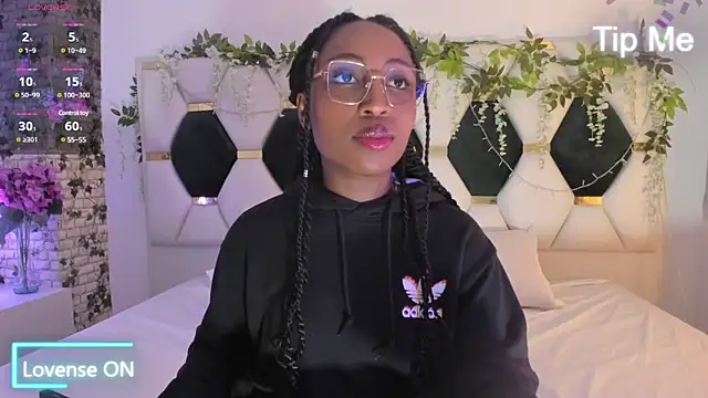 EmmaSanzz  online show from March 1, 11:15 pm