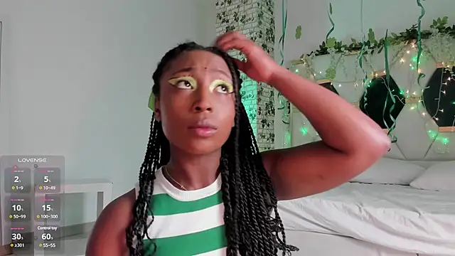 EmmaSanzz  online show from March 18, 11:30 am