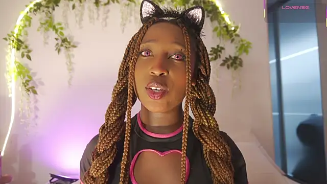 EmmaSanzz  online show from December 18, 11:38 am